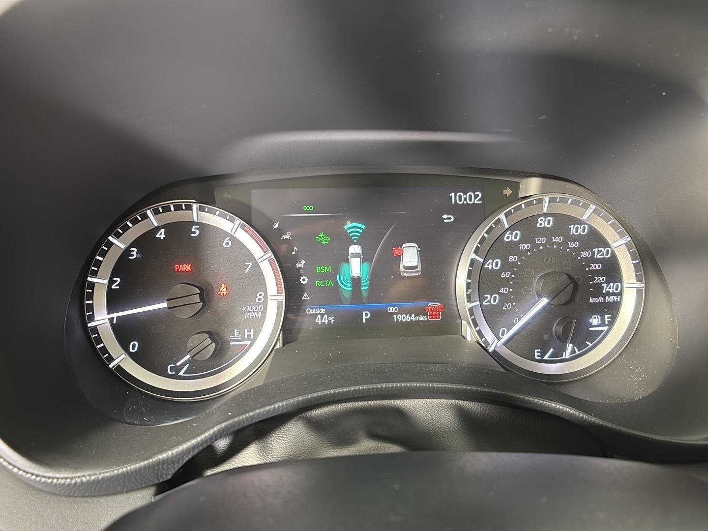 Used 2024 Toyota Highlander LE image 3