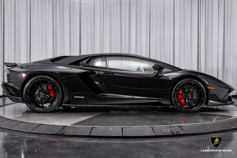 Used 2018 Lamborghini Aventador S image 42
