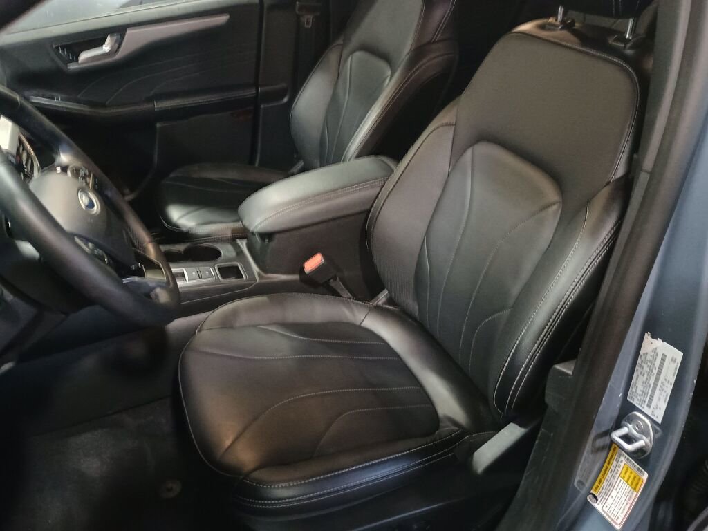 Used 2025 Ford Escape Platinum w/ Premium Technology Package image 5