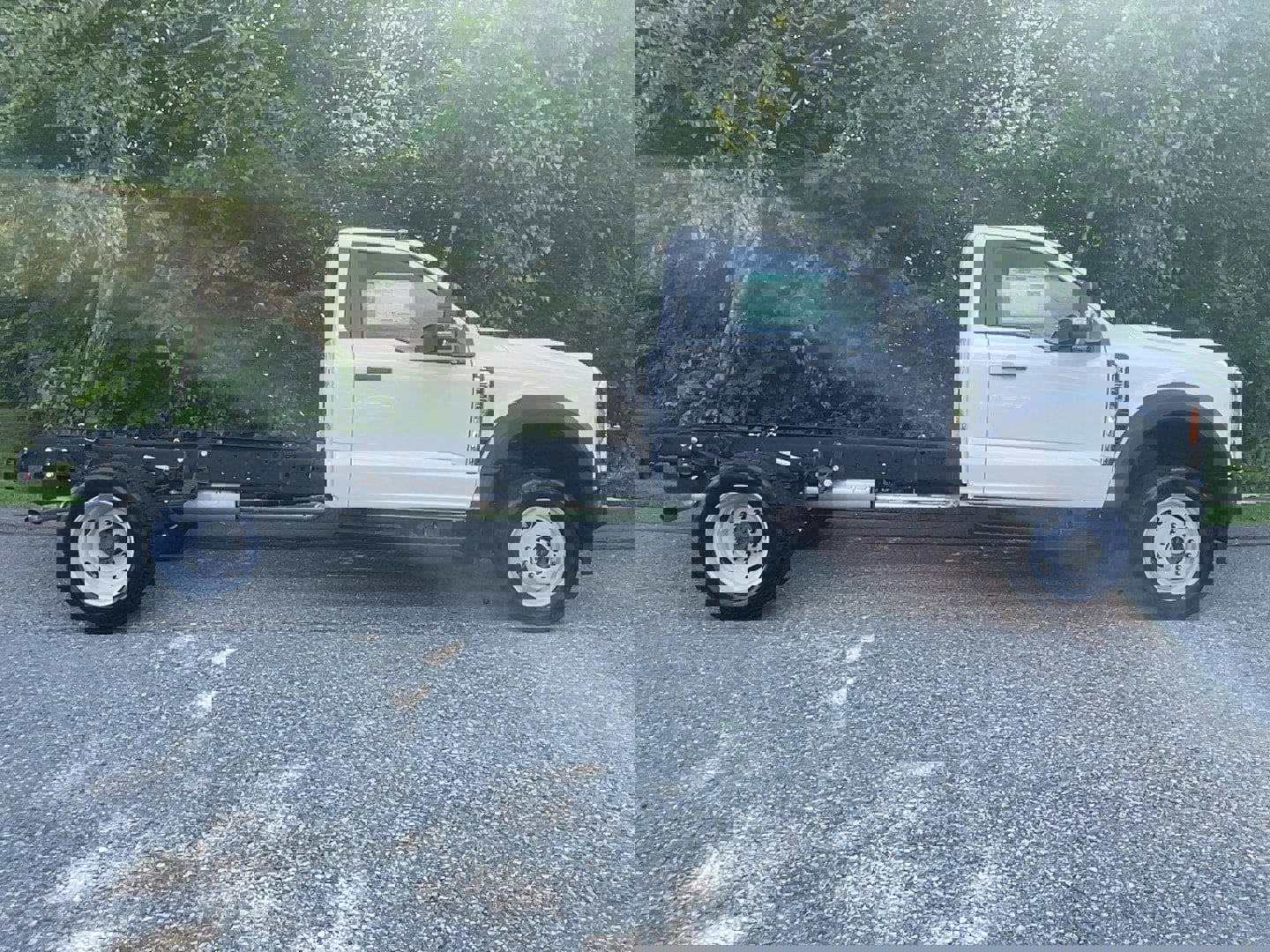 Used 2024 Ford F550 4x4 Regular Cab Super Duty image 4