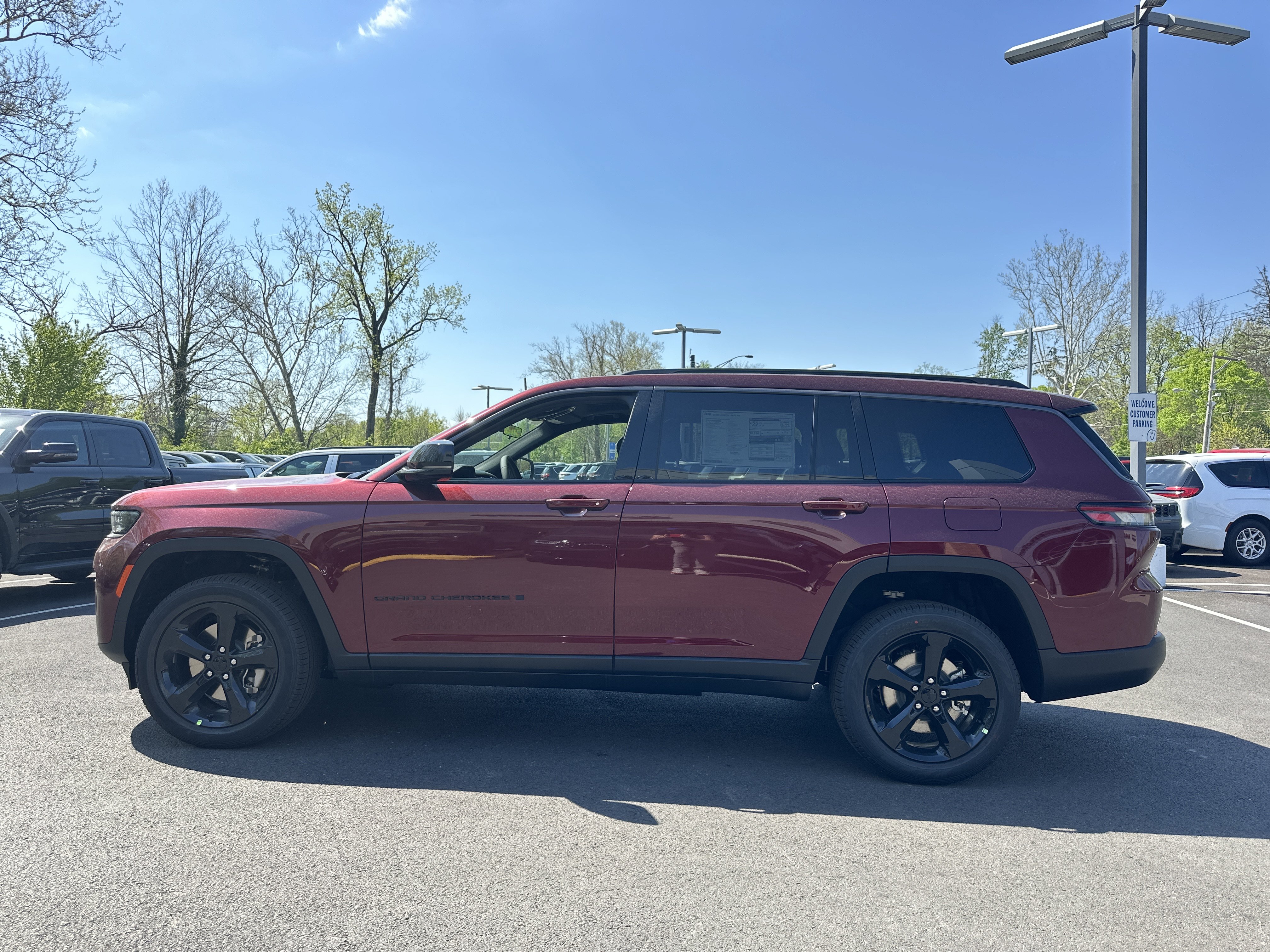 New 2026 Jeep Grand Cherokee L Limited w/ Limited Altitude Package AWD/4WD image 24