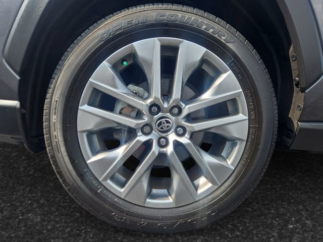 Used 2023 Toyota RAV4 XLE Premium AWD/4WD image 4