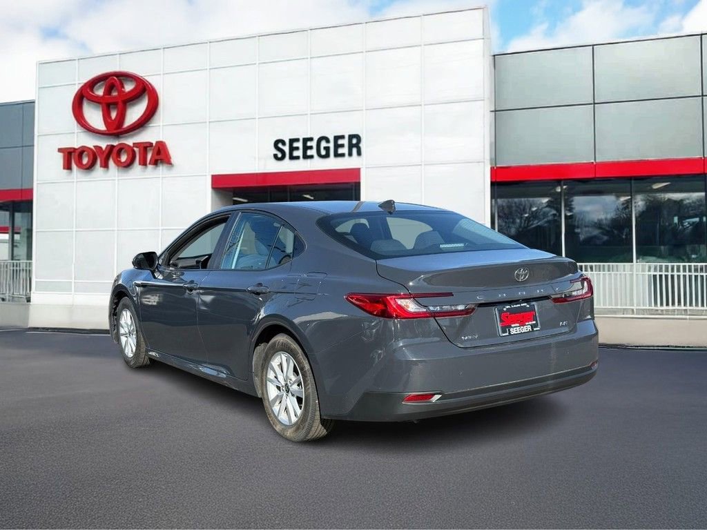 Used 2025 Toyota Camry LE image 7