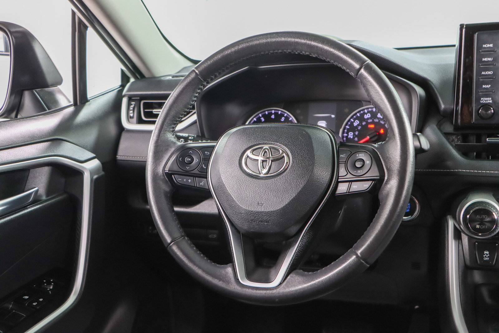 Used 2021 Toyota RAV4 XLE Premium image 12