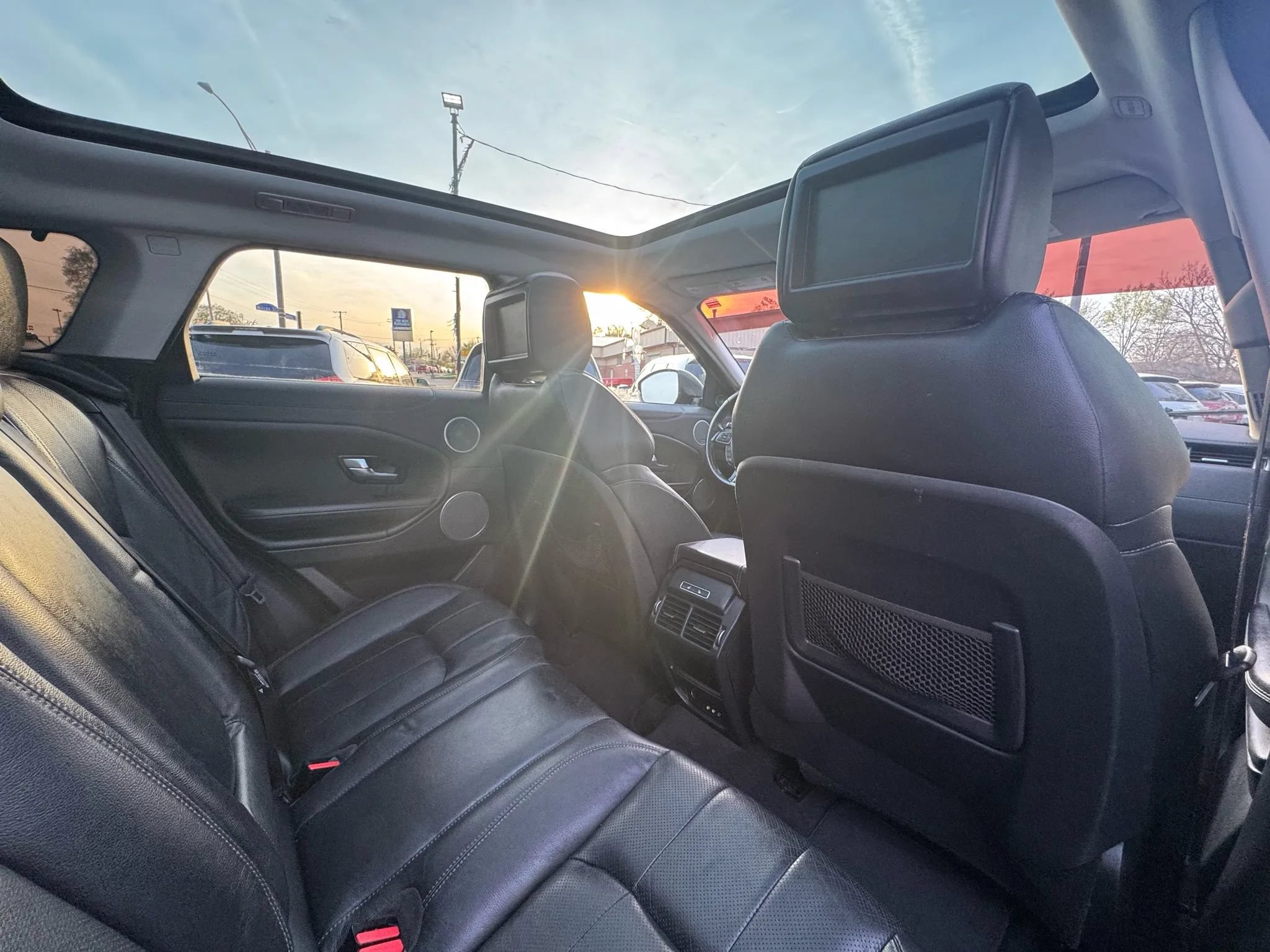 Used 2016 Land Rover Range Rover Evoque SE AWD/4WD image 23