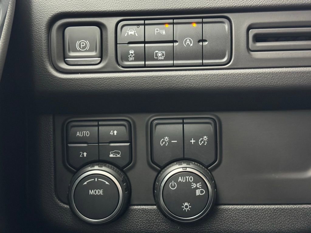 Used 2023 Chevrolet Suburban RST w/ Luxury Package image 23