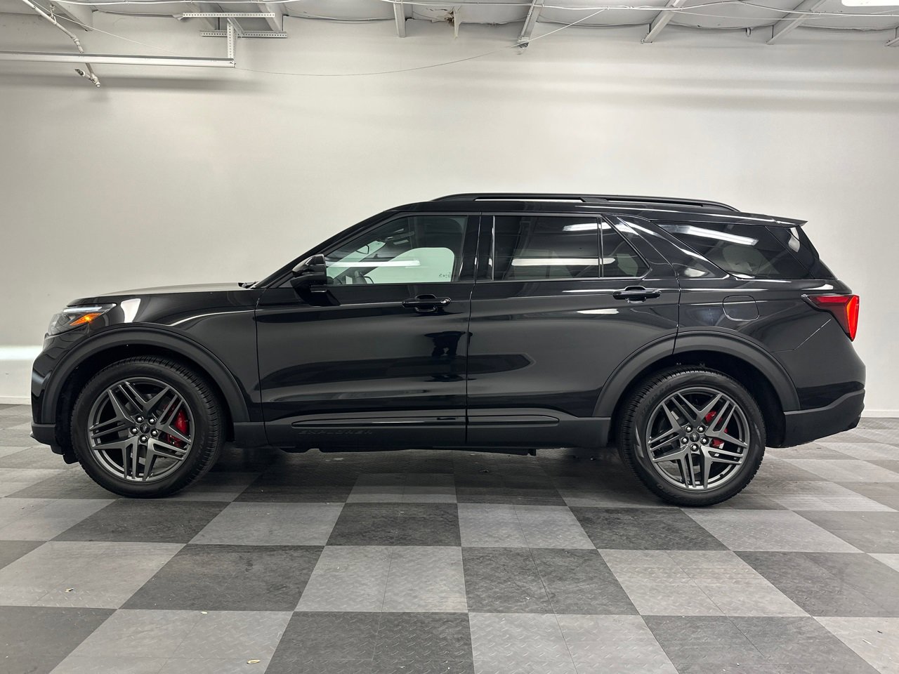 New 2025 Ford Explorer ST w/ Sun And Sound Package image 4