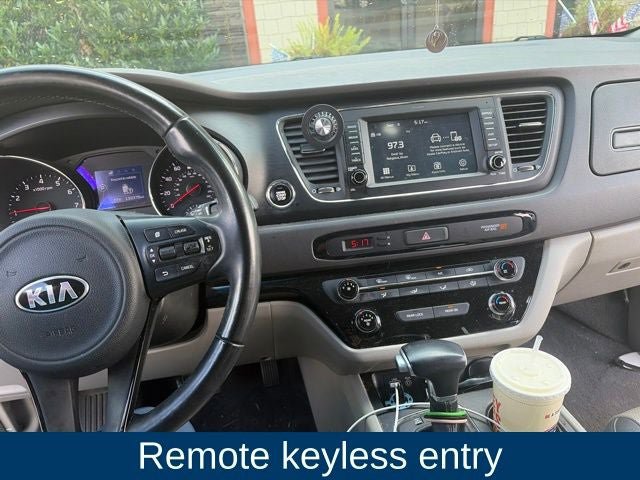 Used 2017 Kia Sedona LX w/ LX Essentials Premium Package FWD image 16