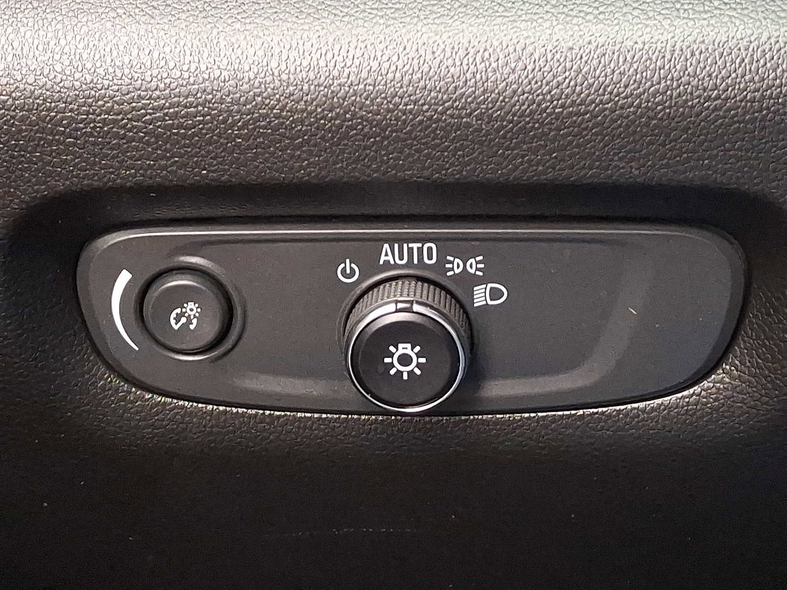 Used 2023 Chevrolet Traverse RS image 25