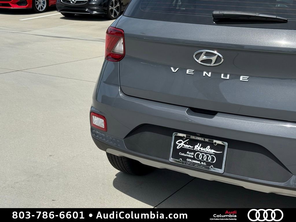 Used 2024 Hyundai Venue Limited image 13
