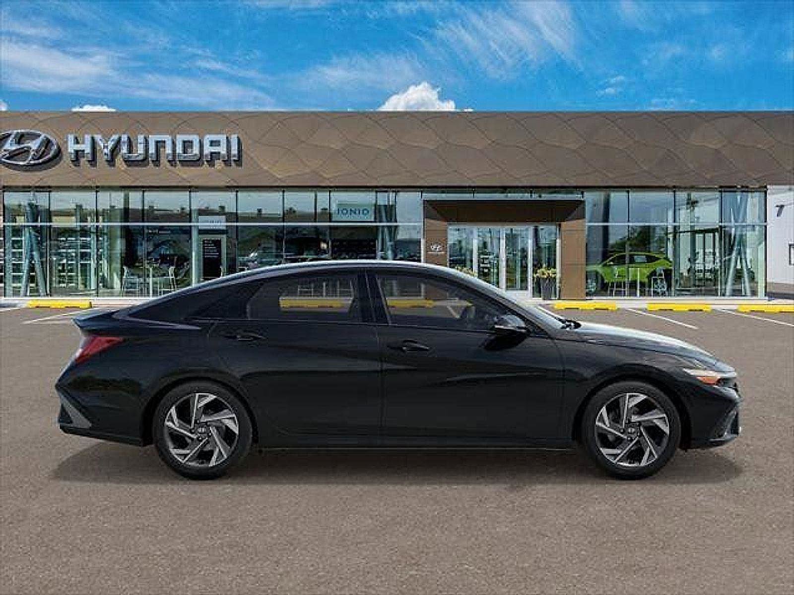 New 2025 Hyundai Elantra SEL image 7