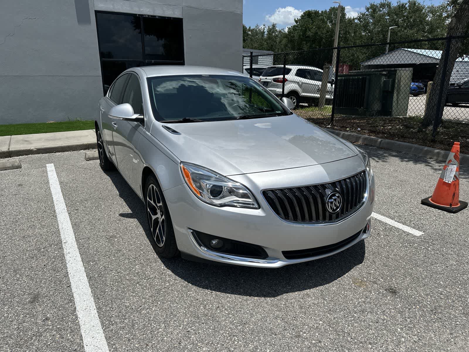 Used 2017 Buick Regal Sport Touring FWD image 11