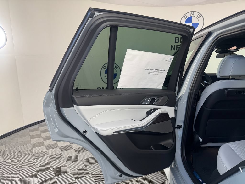 New 2026 BMW X5 xDrive40i w/ M Sport Package AWD/4WD image 17