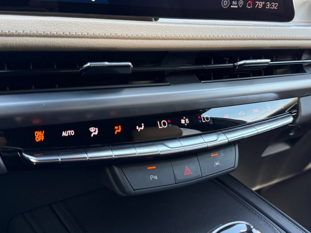 Used 2025 Cadillac XT4 Premium Luxury FWD image 17
