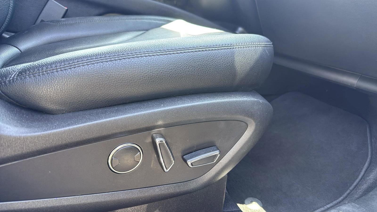 Used 2023 Lincoln Nautilus FWD w/ Premium Package image 20