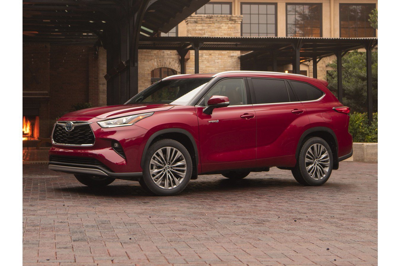 Used 2022 Toyota Highlander Limited AWD/4WD image 2