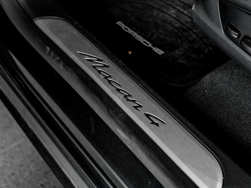 Certified 2024 Porsche Macan 4 Electric AWD/4WD image 14
