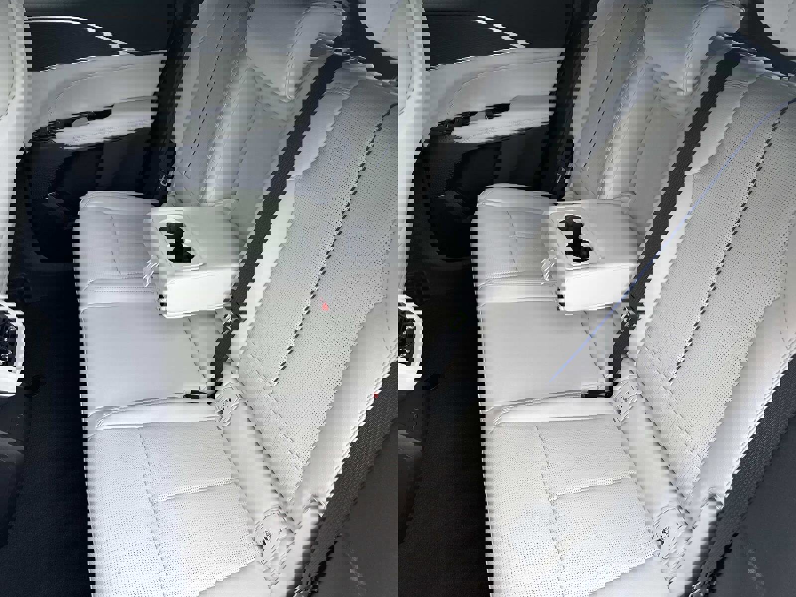 New 2026 Cadillac Lyriq Luxury image 13