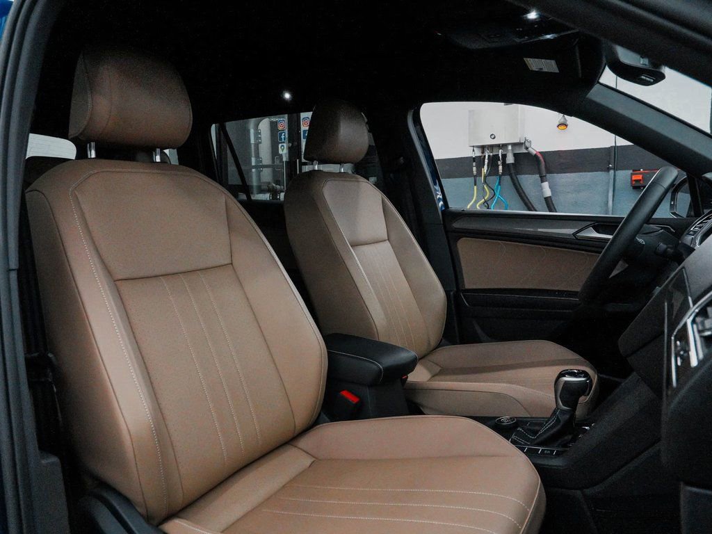 Used 2022 Volkswagen Tiguan SE w/ Panoramic Sunroof Package image 35