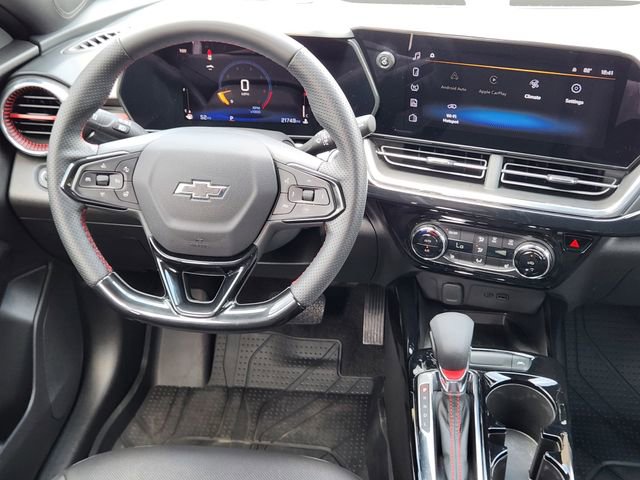 Used 2025 Chevrolet Trax RS w/ Sunroof Package FWD image 28