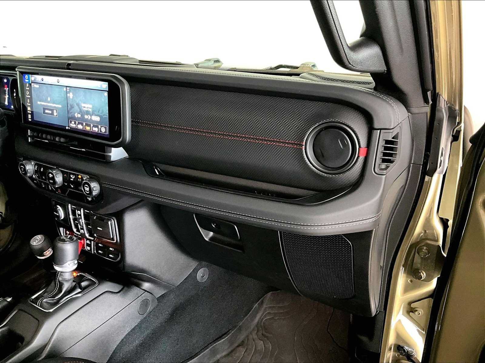 Used 2025 Jeep Wrangler Unlimited Rubicon w/ Convenience Group AWD/4WD image 23