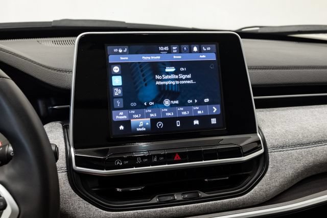Used 2025 Jeep Compass Latitude w/ Sun & Sound Group AWD/4WD image 18