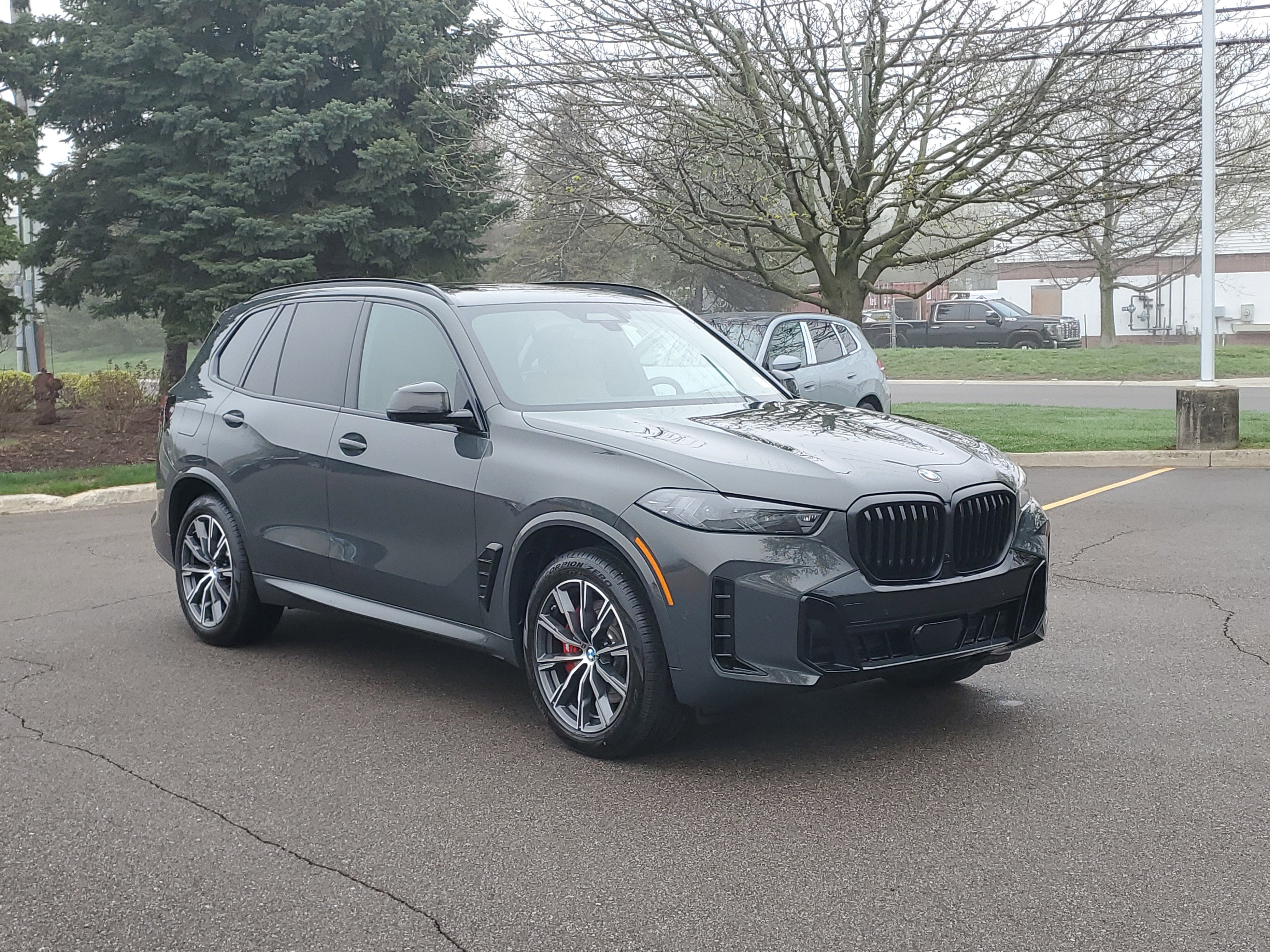 New 2026 BMW X5 xDrive40i w/ M Sport Package AWD/4WD image 3