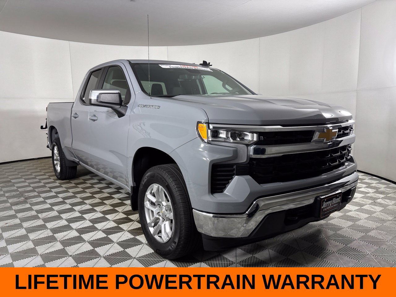 Used 2024 Chevrolet Silverado 1500 LT AWD/4WD image 4