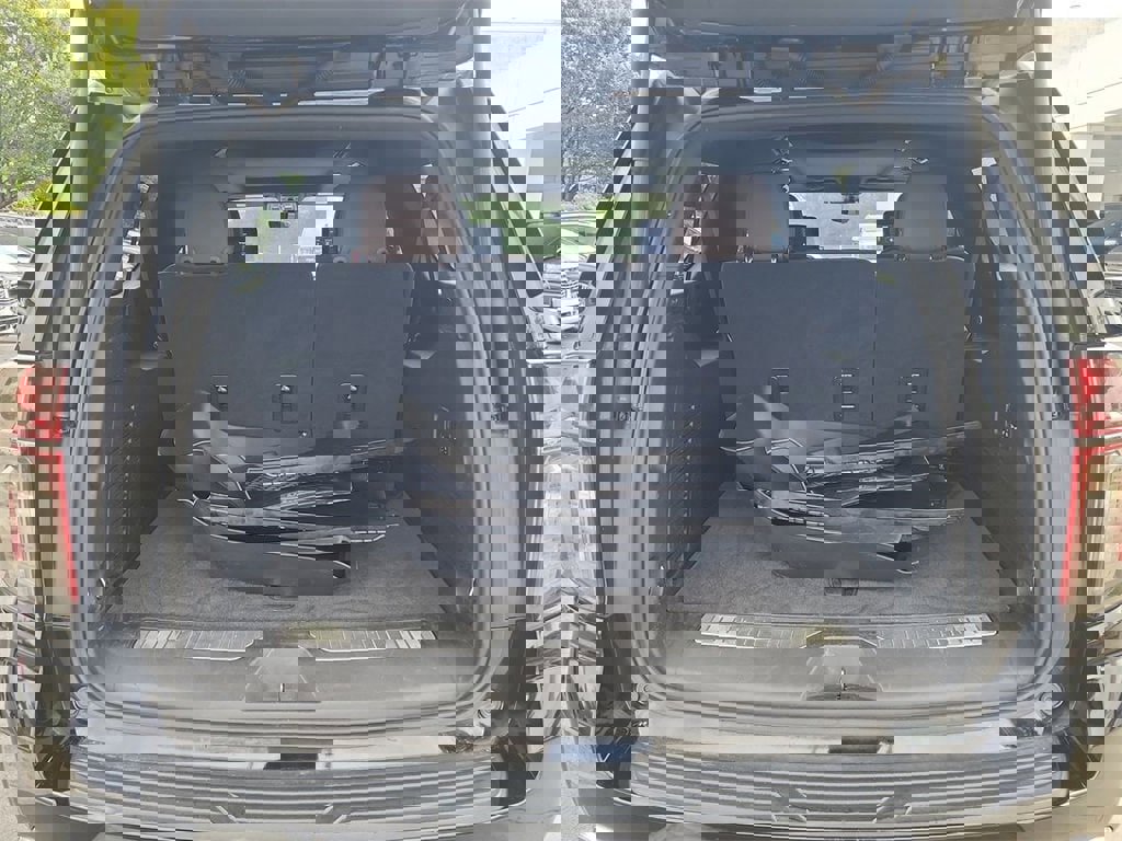 Certified 2021 Chevrolet Suburban High Country w/ Premium Package image 27