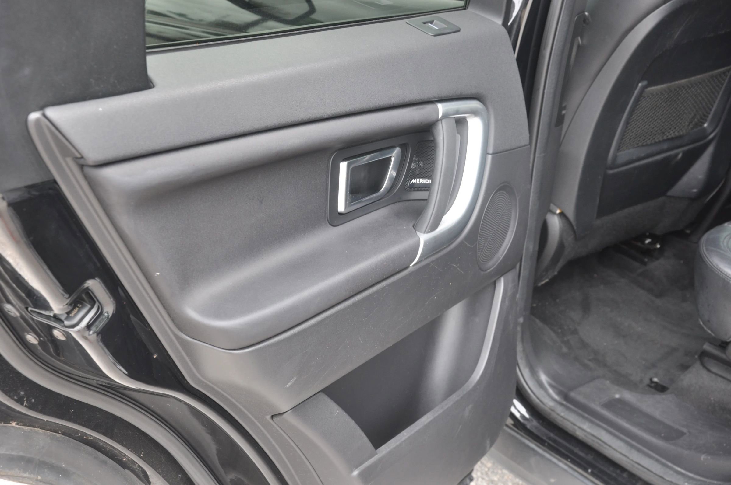 Used 2017 Land Rover Discovery Sport SE image 11