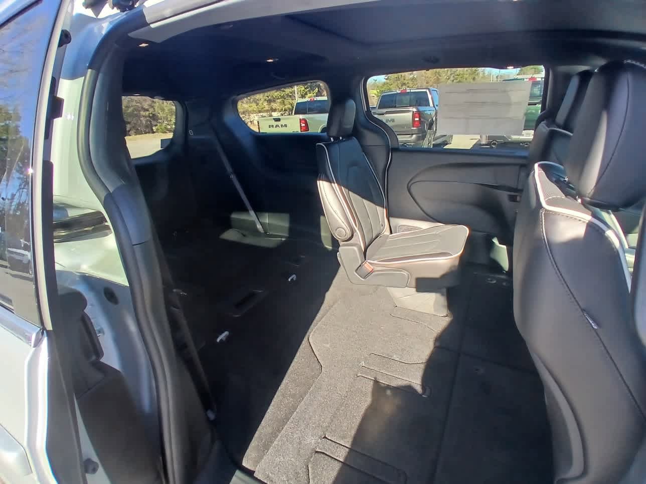 New 2026 Chrysler Pacifica Limited AWD/4WD image 14