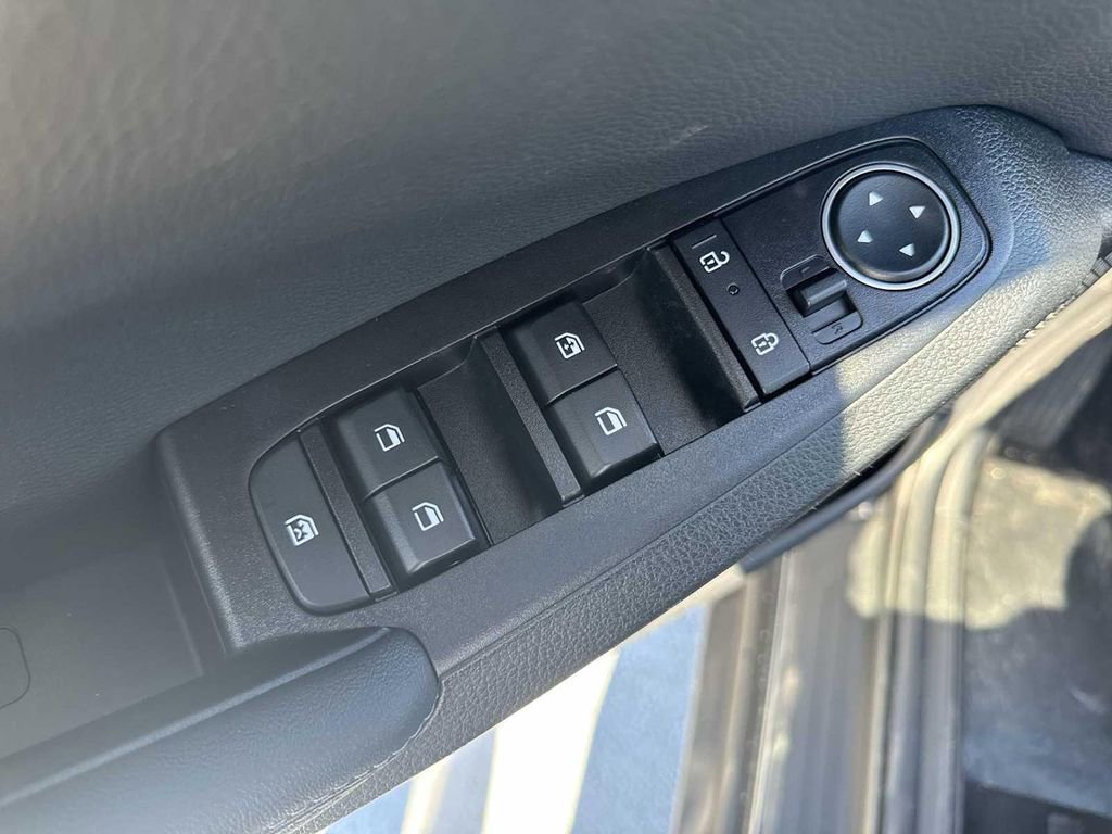 Used 2025 Kia Seltos X-Line AWD/4WD image 16