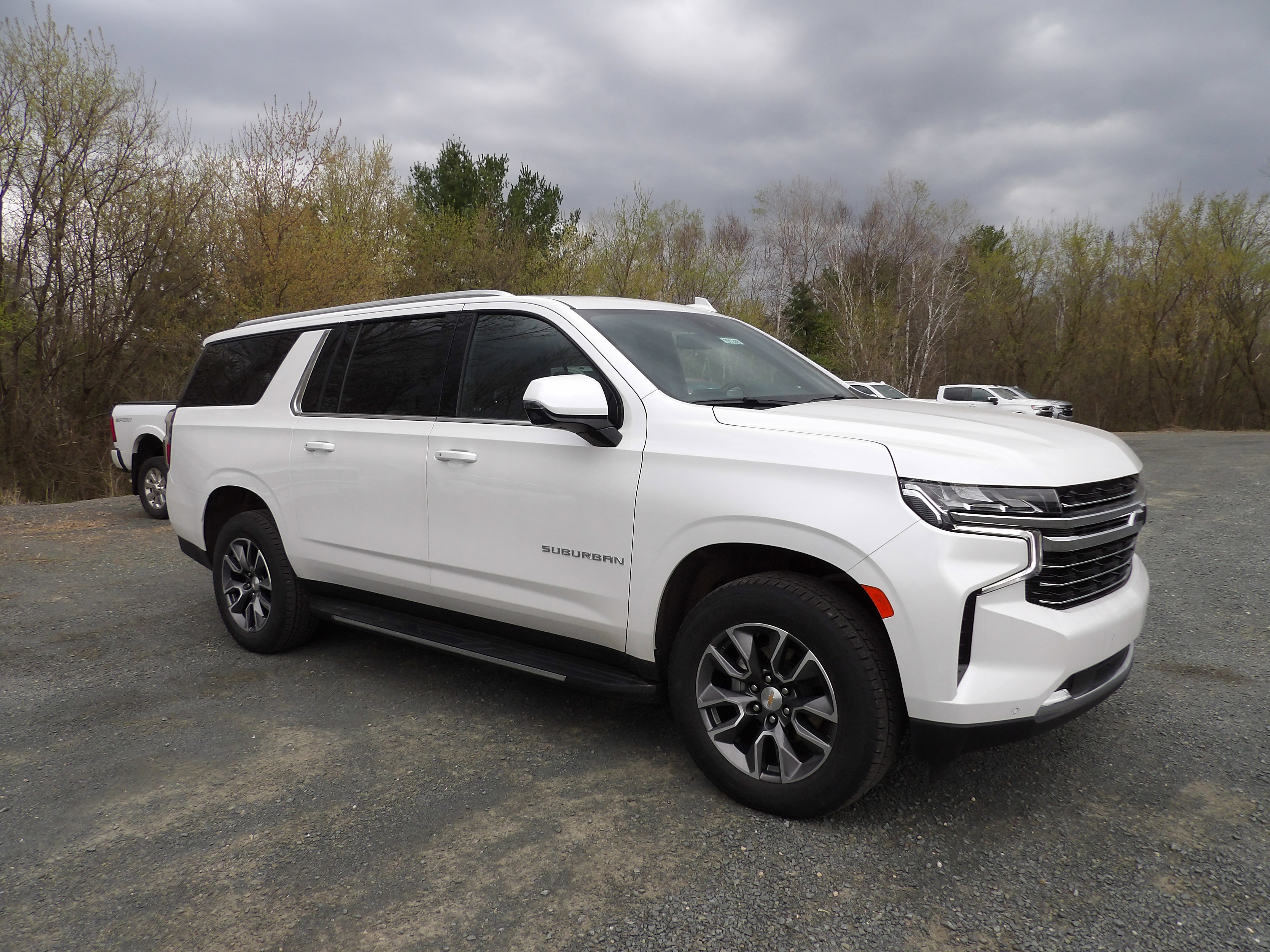 Used 2024 Chevrolet Suburban LT w/ LT Signature Package AWD/4WD image 3
