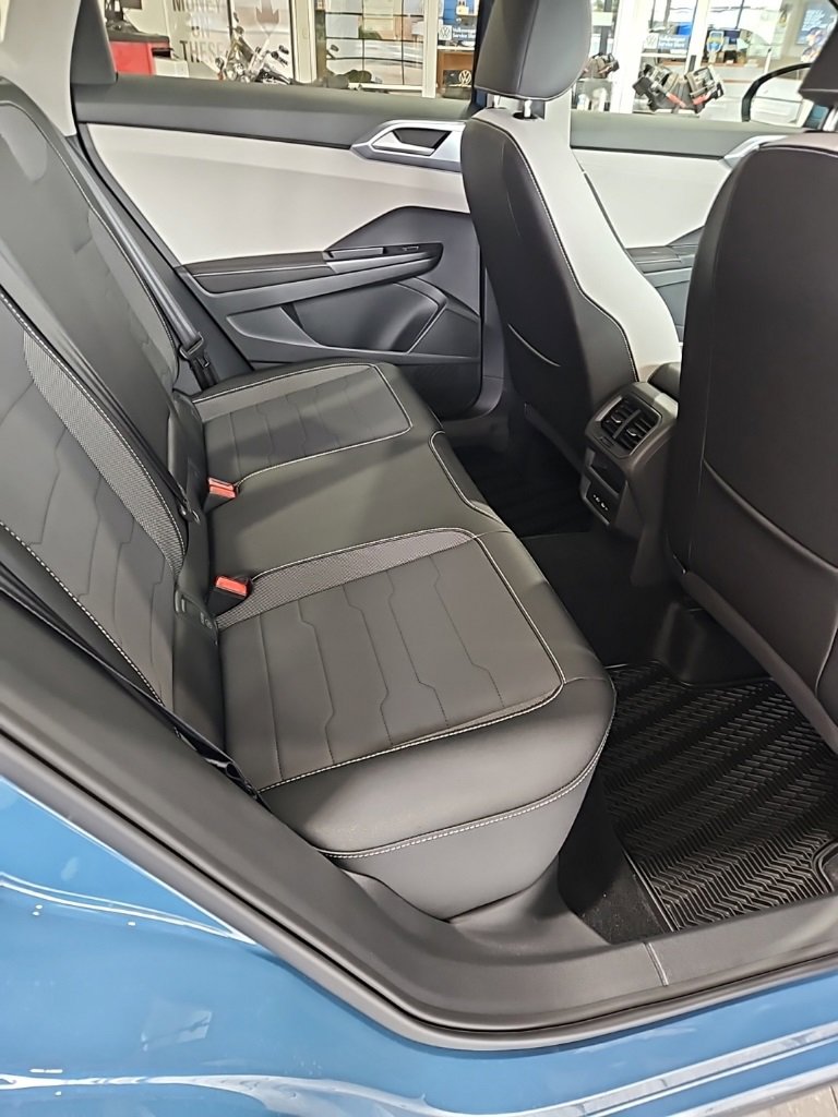 New 2026 Volkswagen Taos SE image 17