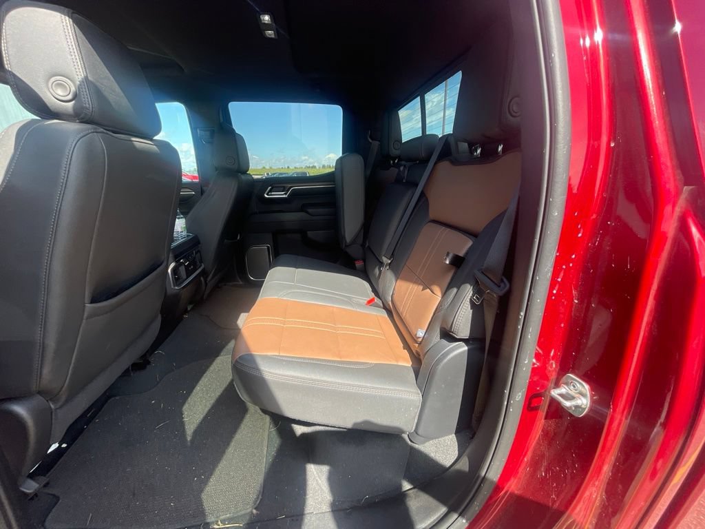 Used 2025 Chevrolet Silverado 1500 High Country w/ Technology Package AWD/4WD image 9