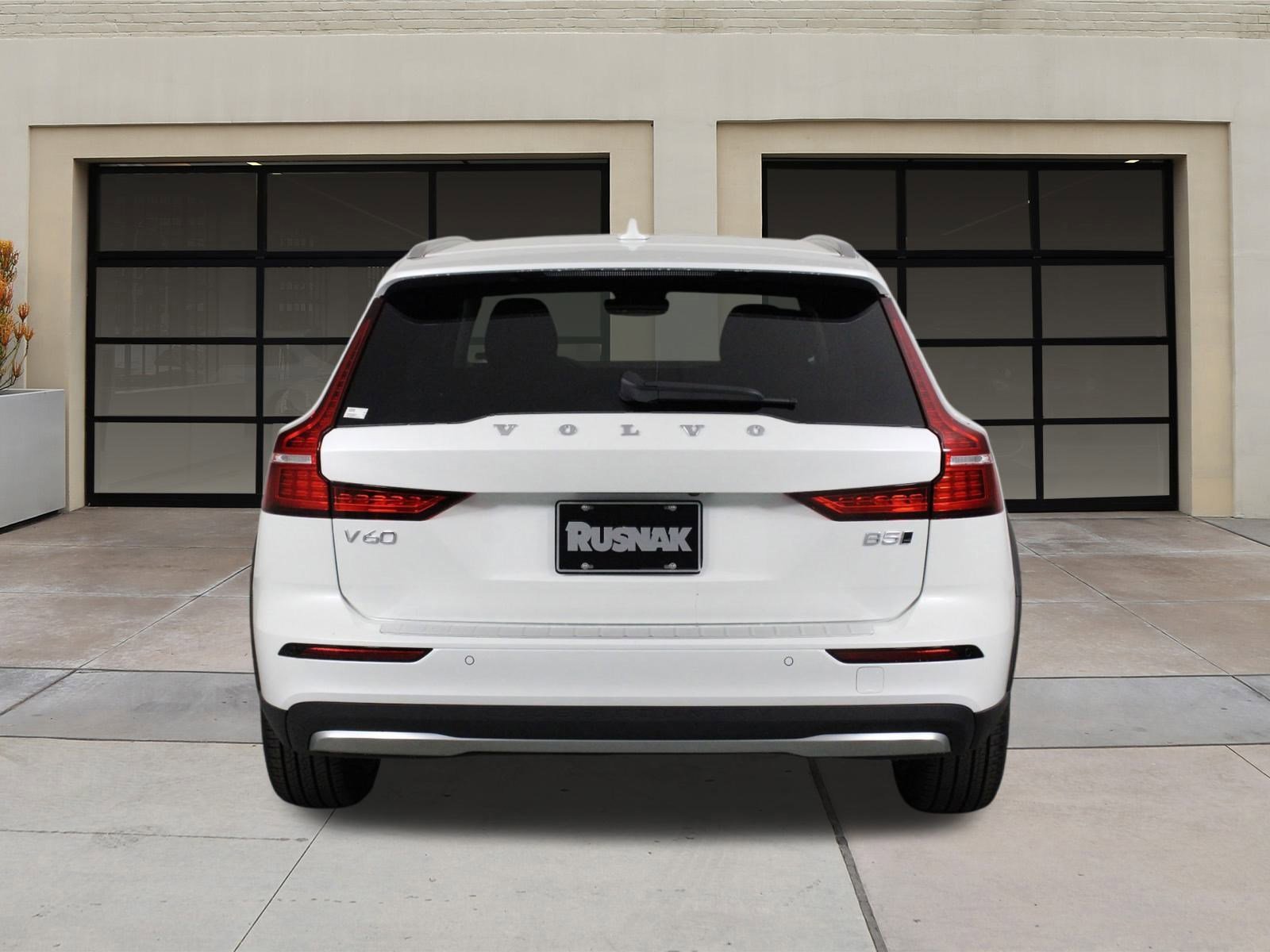 New 2026 Volvo V60 B5 Cross Country Plus w/ Climate Package image 4