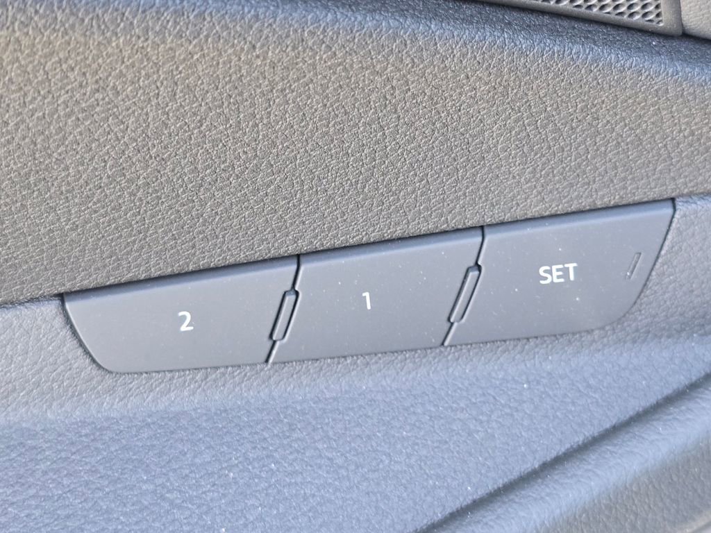 Used 2024 Audi SQ8 e-tron Premium Plus w/ Black Optic Package image 20