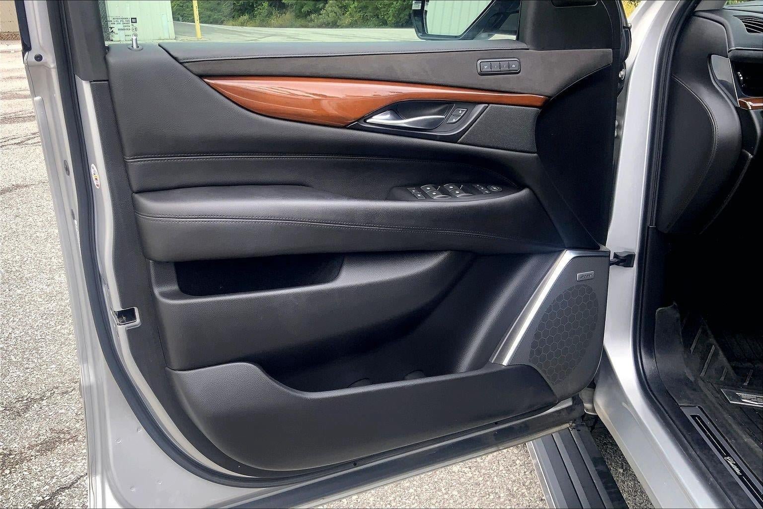 Used 2019 Cadillac Escalade Premium Luxury AWD/4WD image 26