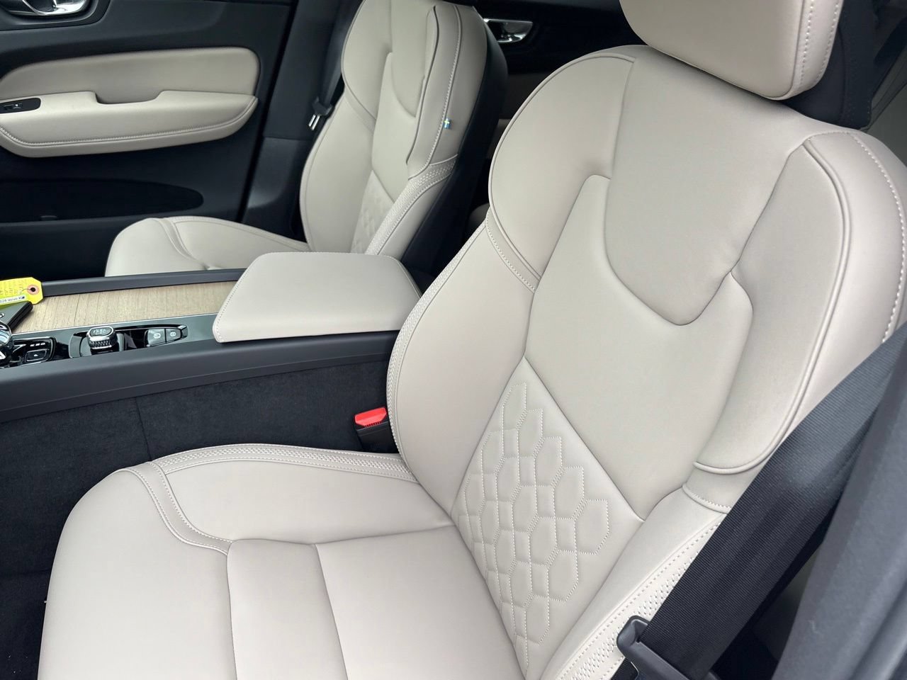 New 2026 Volvo XC60 B5 Core AWD/4WD image 19