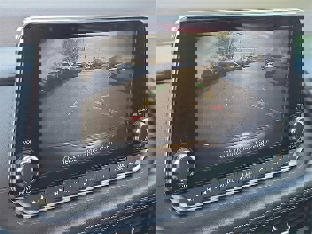 Used 2023 Nissan Rogue SV image 16