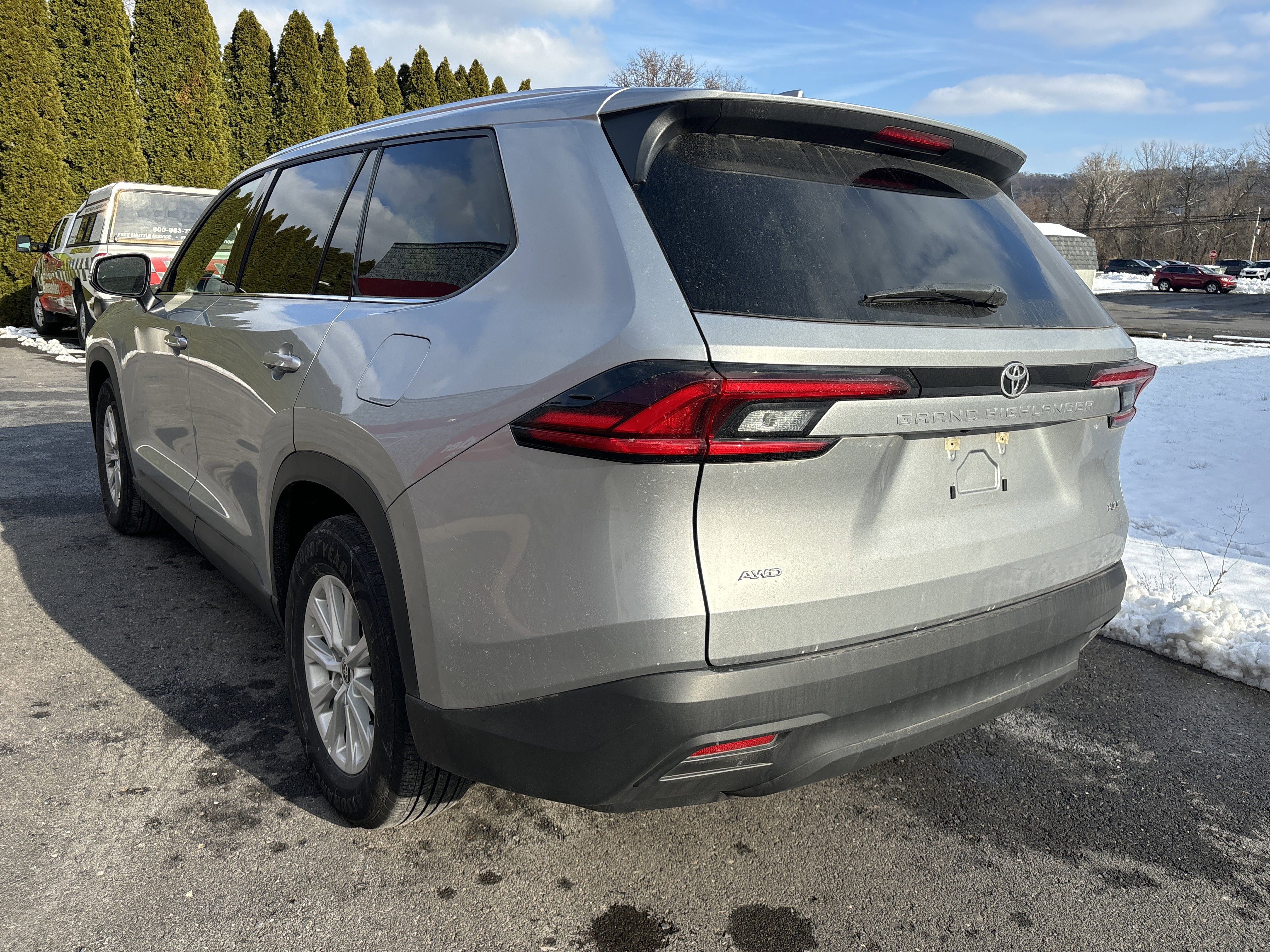 Used 2025 Toyota Grand Highlander AWD image 6