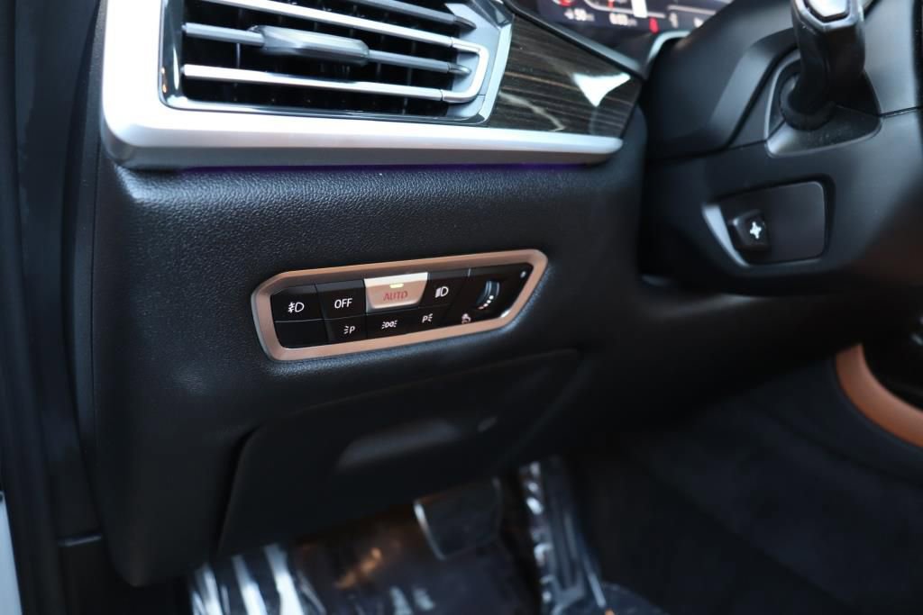 Used 2021 BMW X7 xDrive40i w/ M Sport Package image 43