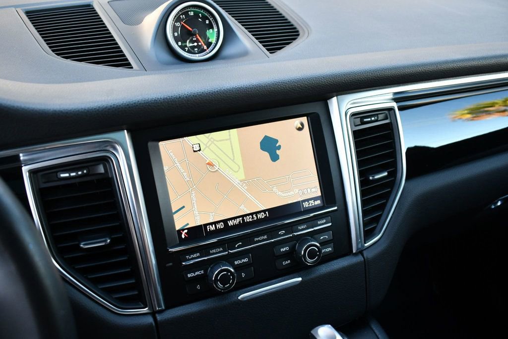 Used 2016 Porsche Macan S image 13