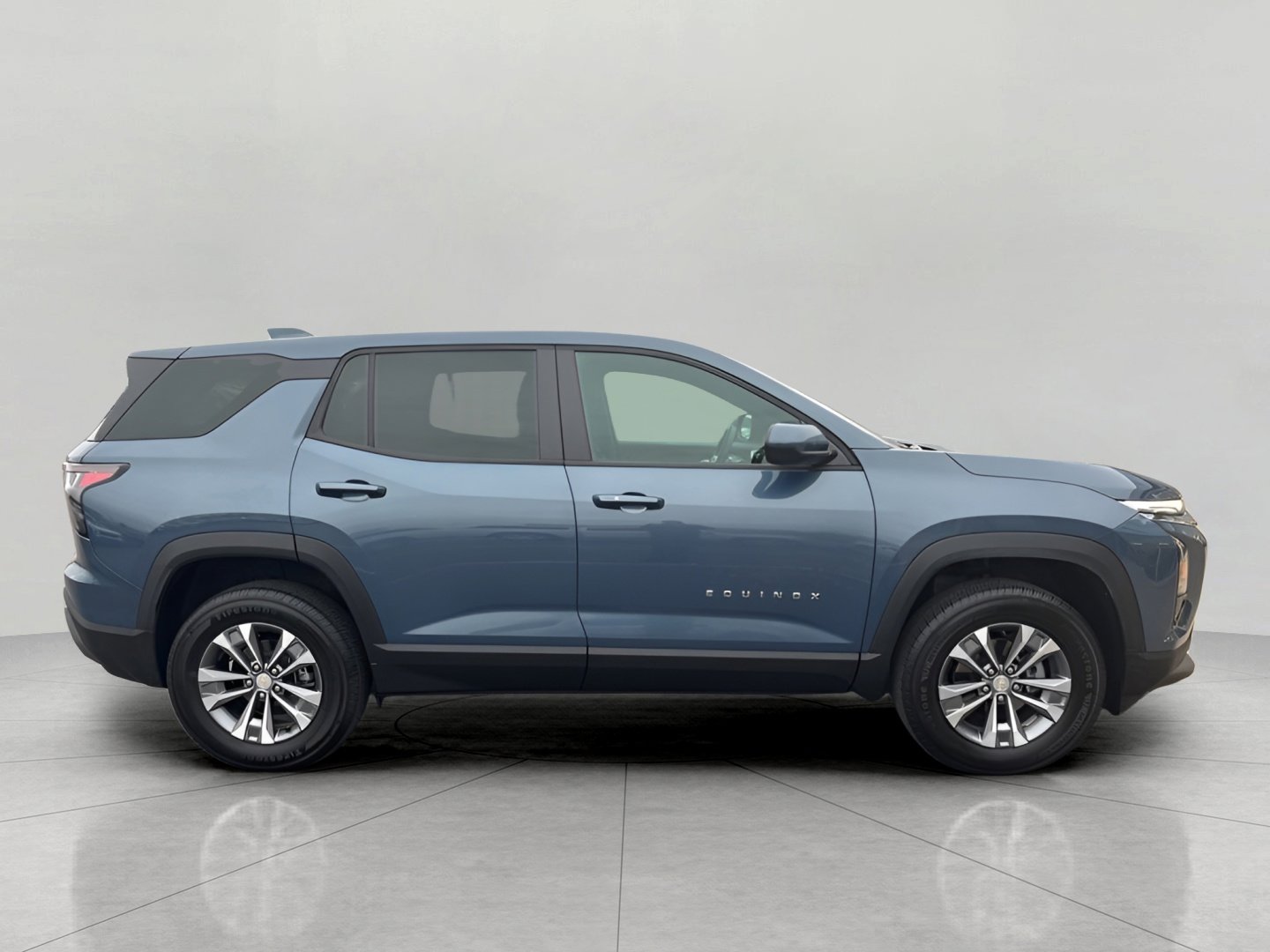 Used 2026 Chevrolet Equinox LT image 3