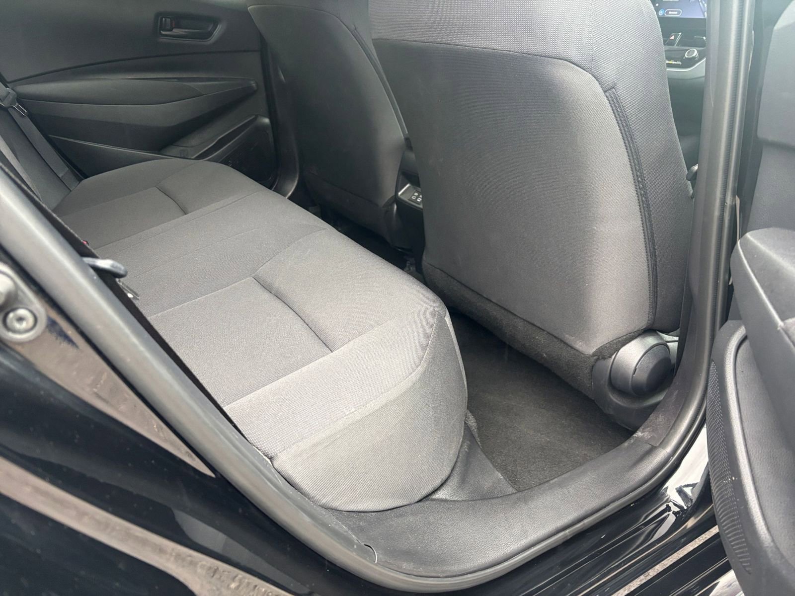 Used 2025 Toyota Corolla LE image 38