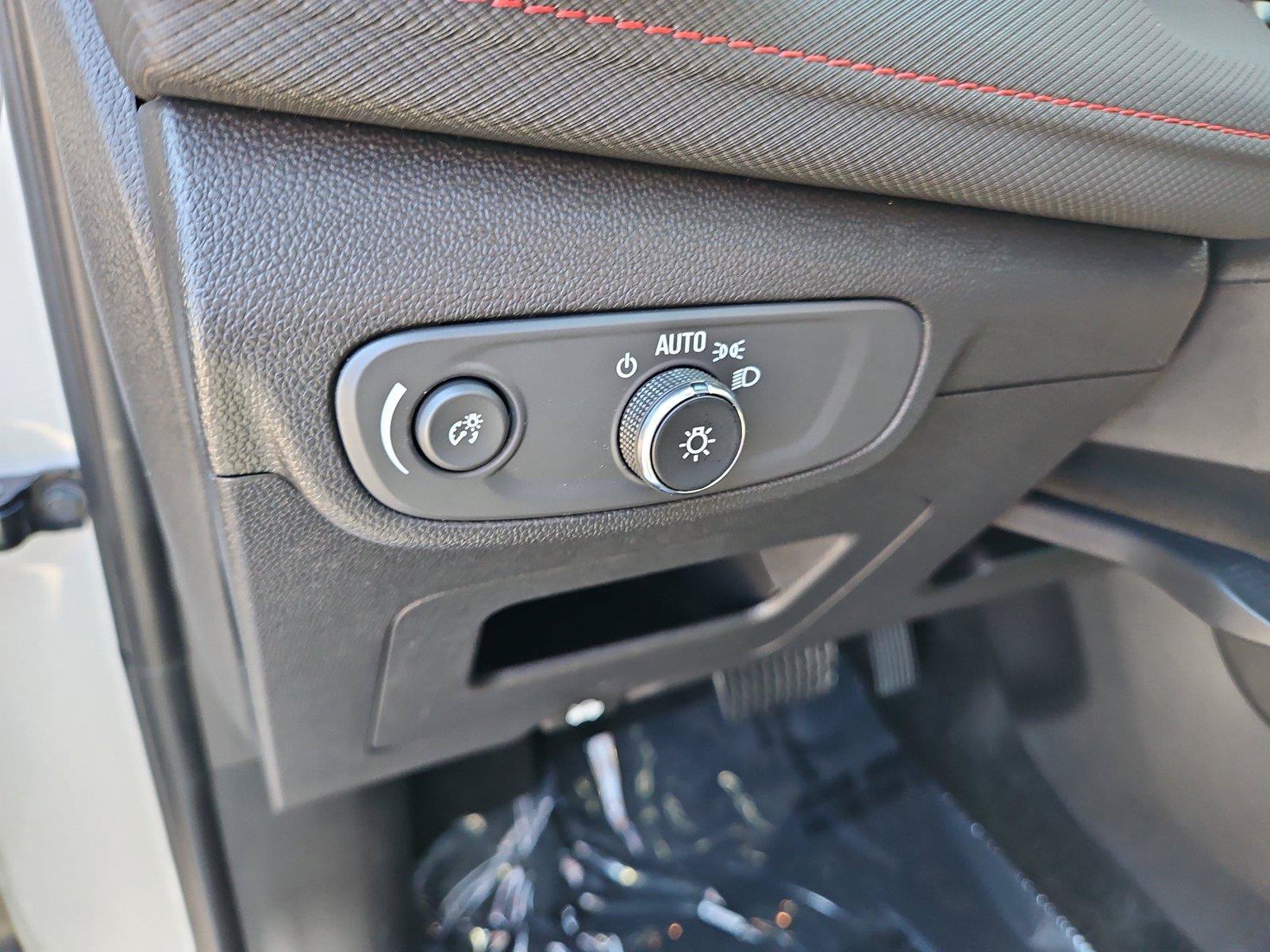 Used 2025 Chevrolet TrailBlazer RS w/ Convenience Package FWD image 21