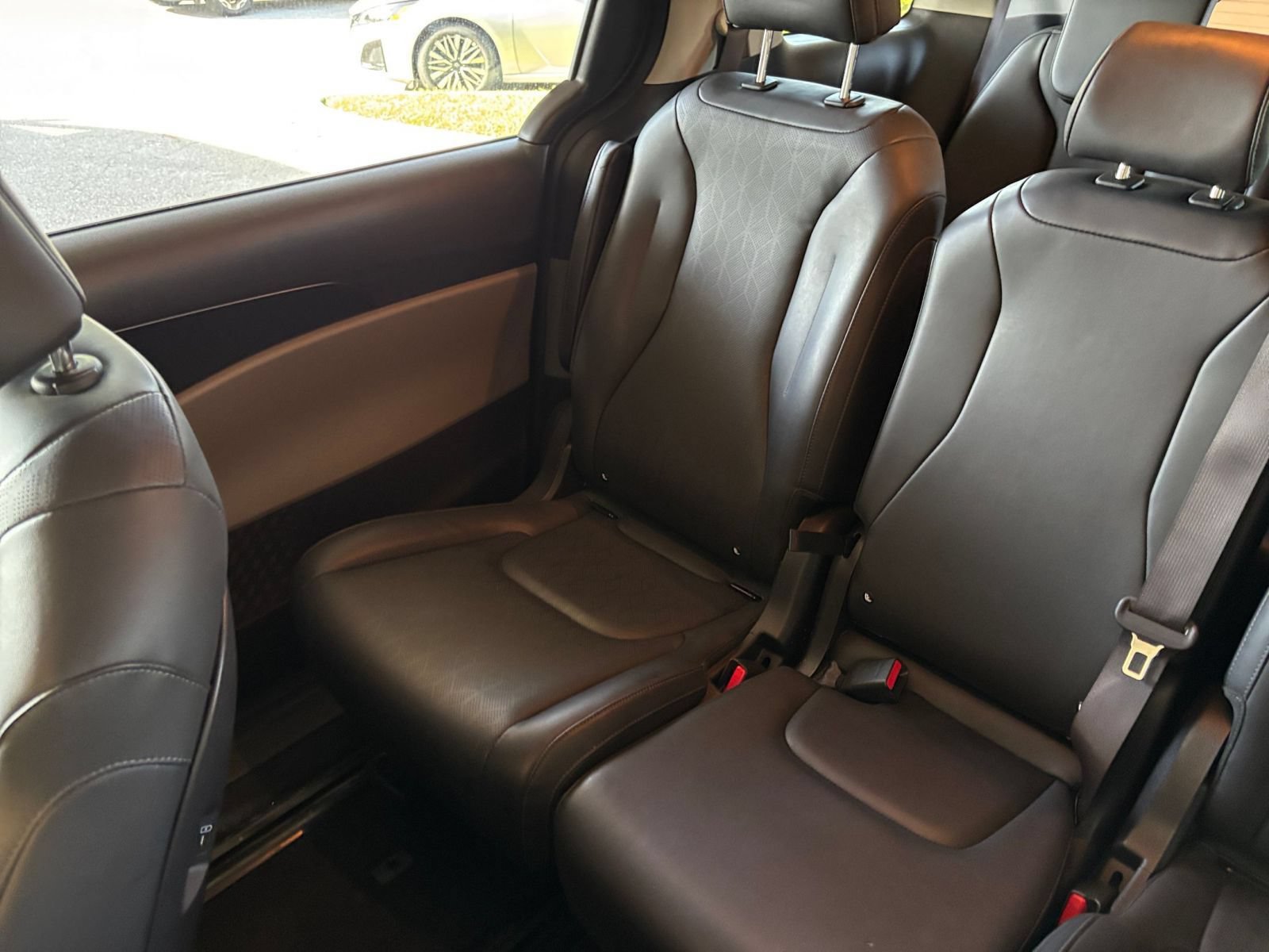 Used 2026 Kia Carnival FWD image 37