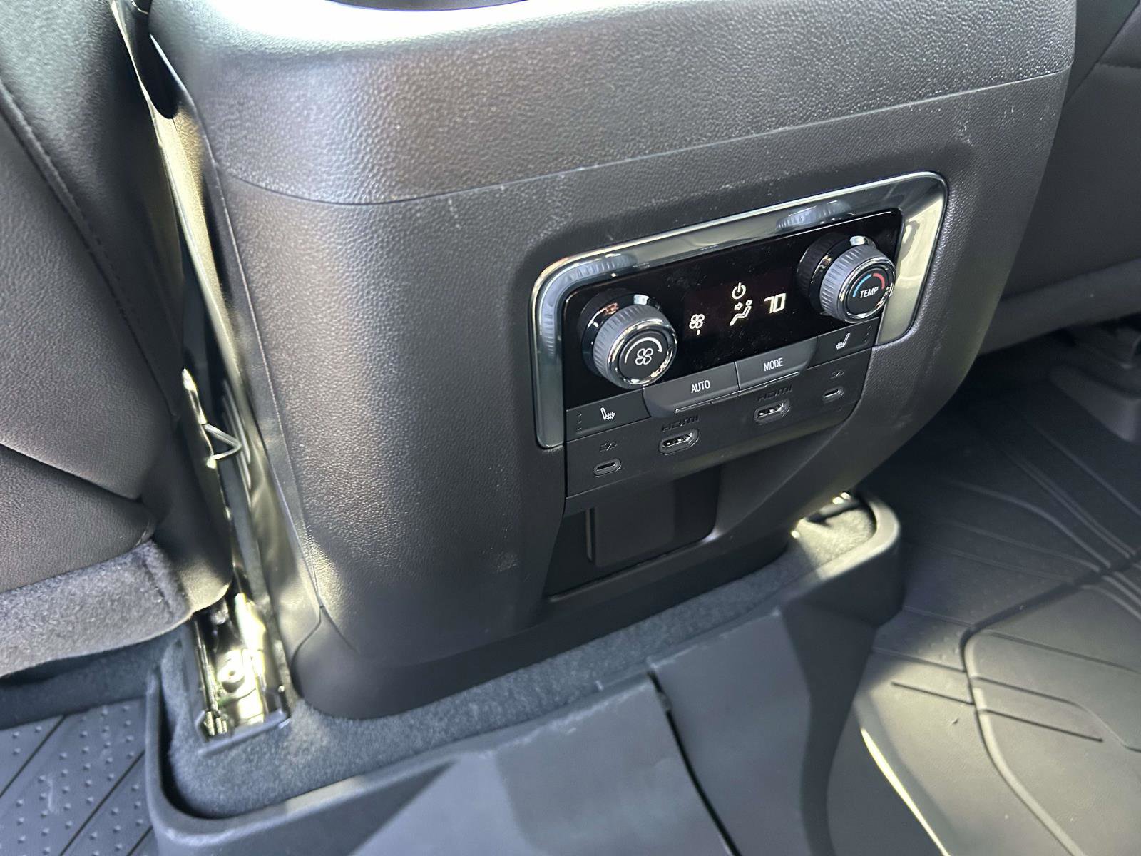 New 2026 Chevrolet Suburban Premier AWD/4WD image 17