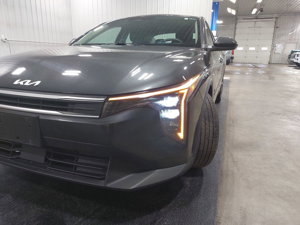 Used 2025 Kia K4 LXS image 30