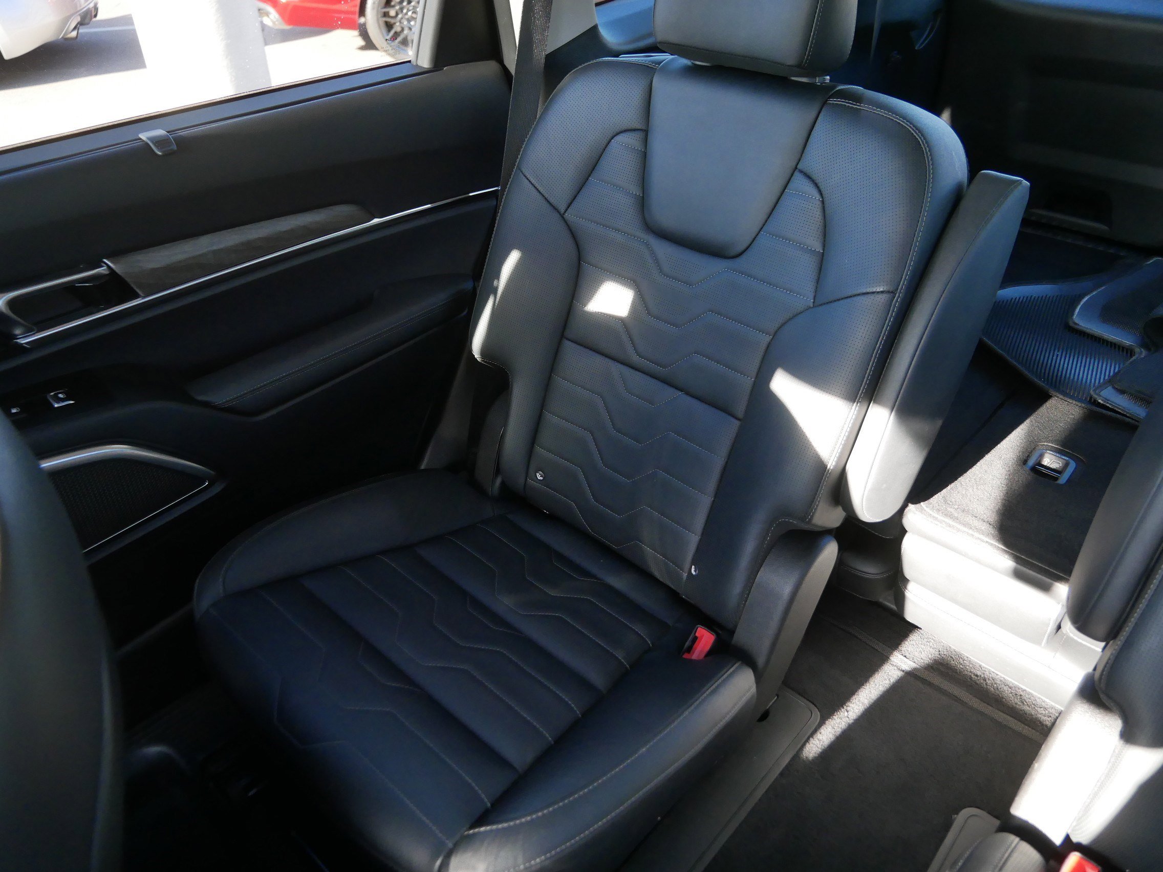 Used 2022 Kia Telluride SX w/ SX Prestige Package image 12